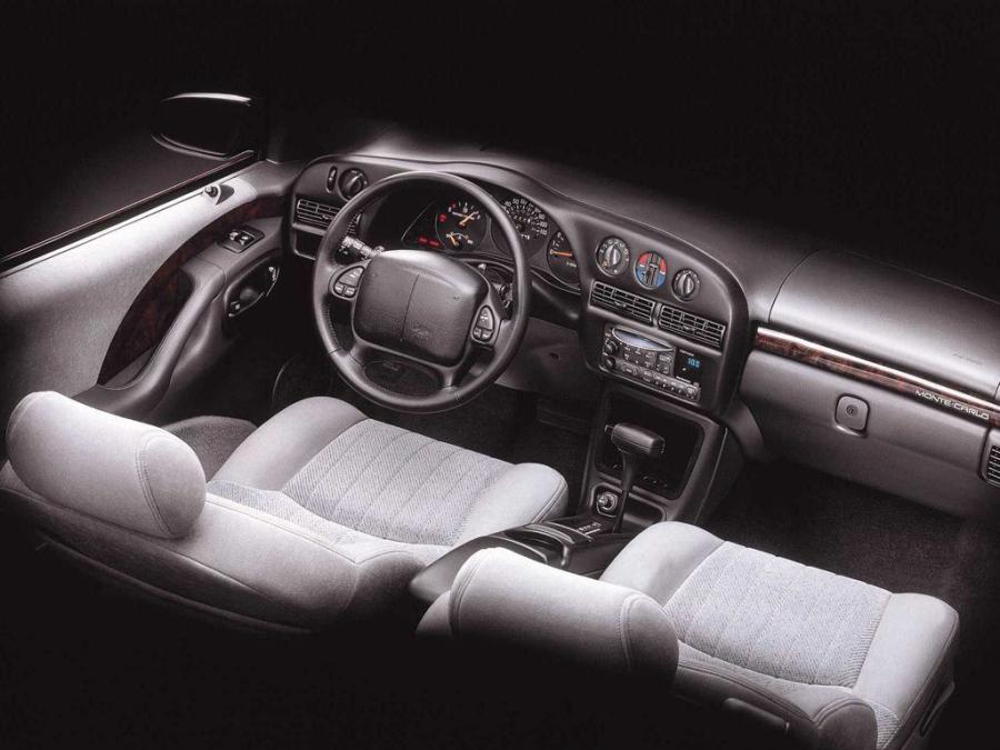  Chevrolet Monte Carlo 1995 года  (фото 10 из 16)